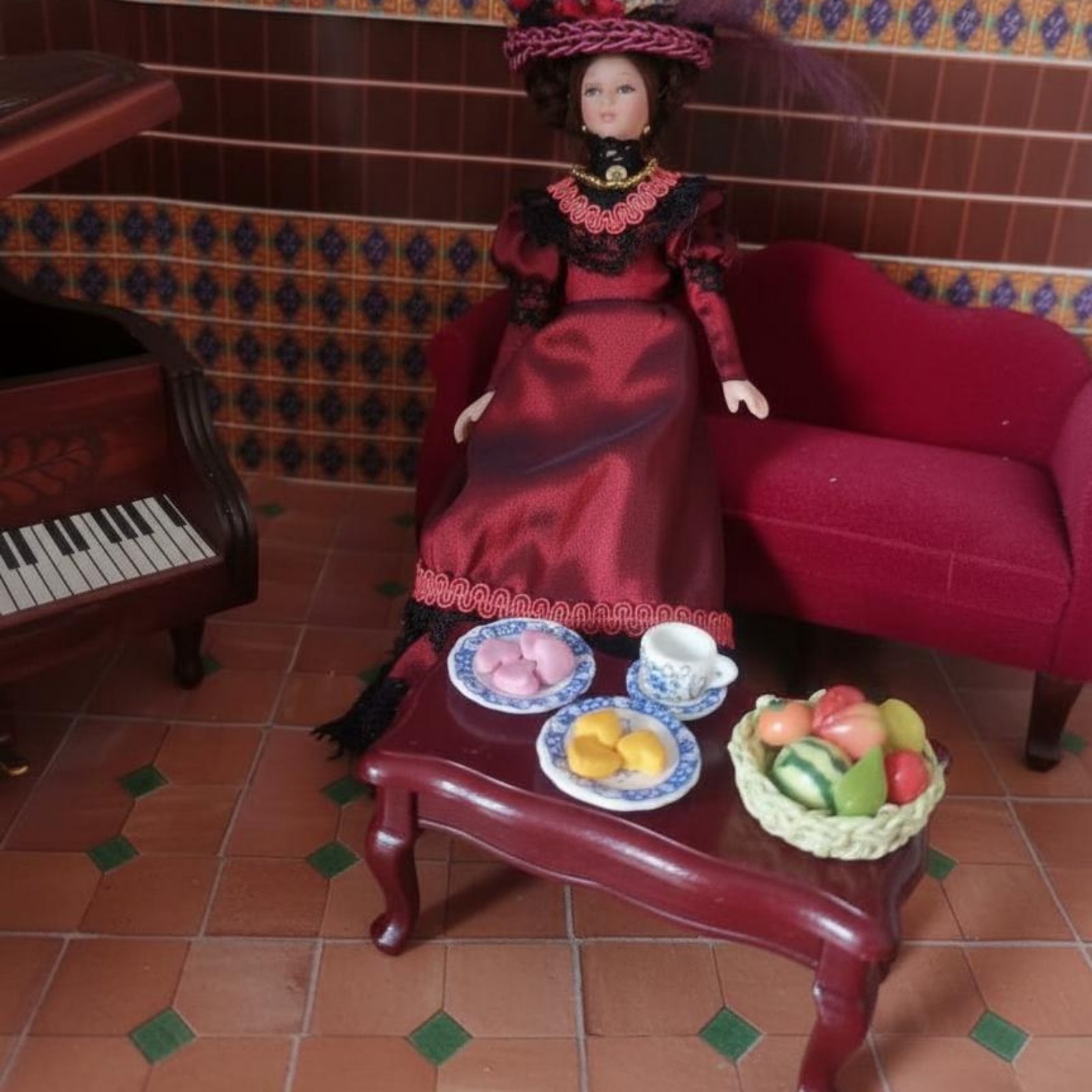 1:12 Victorian Porcelain Doll  - Vintage Collectible Porcelain Dolls 评论和价格